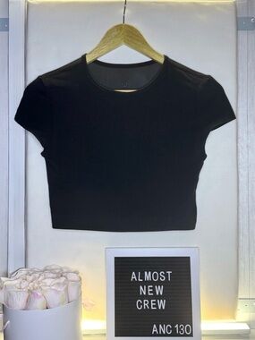 Lululemon Black Nulu Mesh-Back Cropped Baby Tee Size 6 Removable Pads